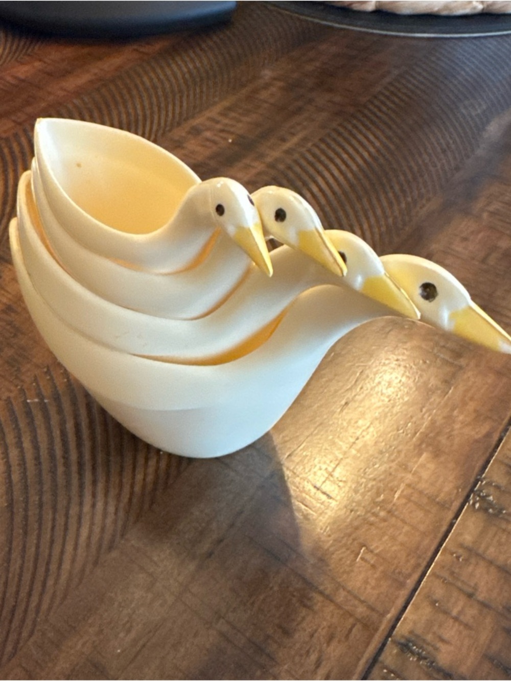 Vintage J.S.N.Y Goose Shaped plastic  Measuring Cup Set , Nesting, 4 Pieces